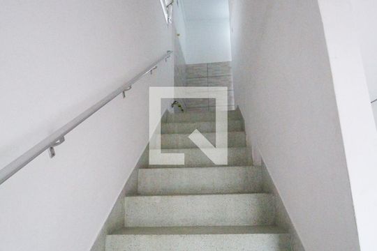 Escada de casa para alugar com 1 quarto, 43m² em Vila Penteado, São Paulo