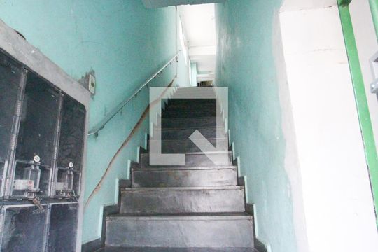 Escada de casa para alugar com 1 quarto, 43m² em Vila Penteado, São Paulo