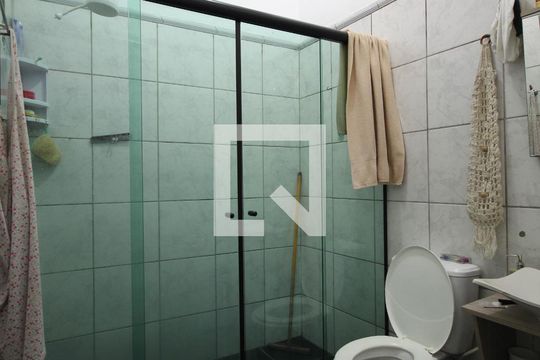 Banheiro de casa à venda com 3 quartos, 250m² em Veloso, Osasco