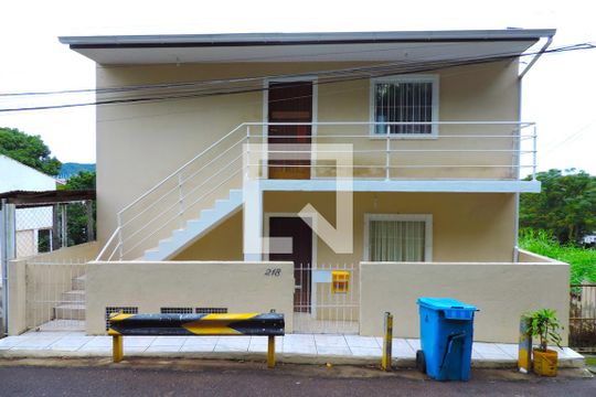 Fachada de casa para alugar com 1 quarto, 40m² em Estreito, Florianópolis