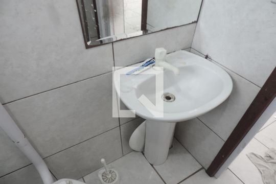 Banheiro - Torneira de casa para alugar com 1 quarto, 40m² em Estreito, Florianópolis