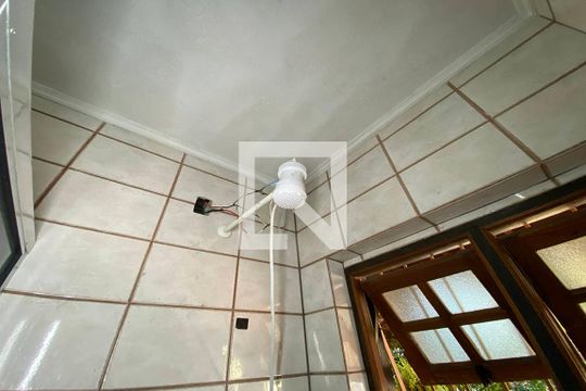 Chuveiro do Banheiro  de casa para alugar com 5 quartos, 177m² em Santo André, São Leopoldo