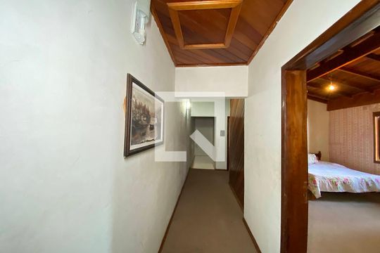 Corredor de casa para alugar com 5 quartos, 177m² em Santo André, São Leopoldo