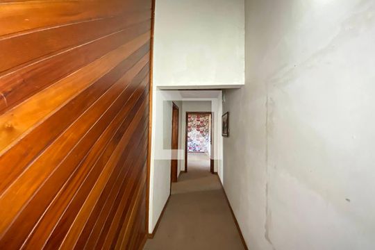Corredor de casa para alugar com 5 quartos, 177m² em Santo André, São Leopoldo