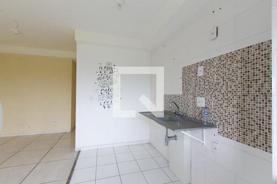 Cozinha  de apartamento à venda com 2 quartos, 47m² em Itaquera, São Paulo