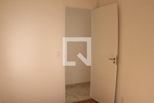 Quarto 1 de apartamento para alugar com 2 quartos, 47m² em Taquara, Rio de Janeiro