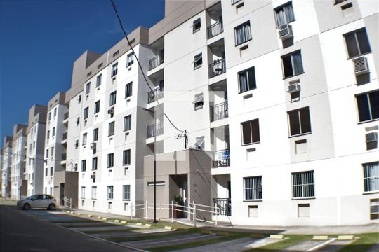 Fachada do bloco de apartamento para alugar com 2 quartos, 47m² em Taquara, Rio de Janeiro