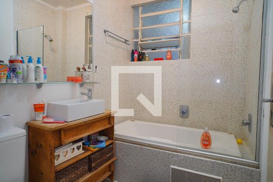 Banheiro de apartamento à venda com 3 quartos, 116m² em Rio Branco, Porto Alegre