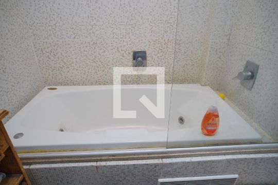 Banheiro de apartamento à venda com 3 quartos, 116m² em Rio Branco, Porto Alegre