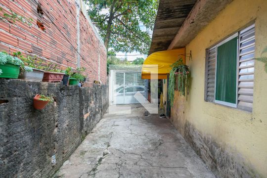 Quintal de casa à venda com 2 quartos, 60m² em Vila Bonilha, São Paulo