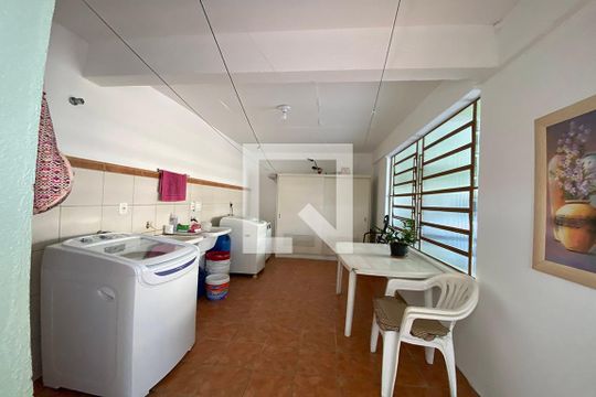 Lavanderia de casa à venda com 4 quartos, 340m² em Rondônia, Novo Hamburgo