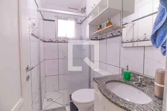 Banheiro de apartamento para alugar com 2 quartos, 56m² em Vila Santa Clara, São Paulo