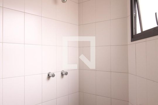 Banheiro de apartamento à venda com 2 quartos, 66m² em Chora Menino, São Paulo