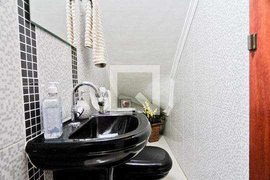 Lavabo de casa à venda com 4 quartos, 250m² em Vila Santa Delfina, São Paulo