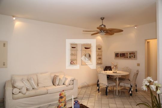 Sala de apartamento para alugar com 2 quartos, 120m² em Balneario Guarujá, Guarujá