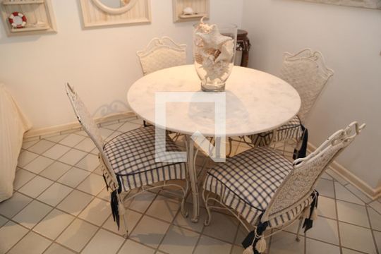Sala de apartamento para alugar com 2 quartos, 120m² em Balneario Guarujá, Guarujá