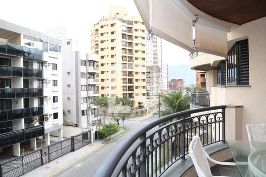 Sala / Varanda de apartamento para alugar com 2 quartos, 120m² em Balneario Guarujá, Guarujá