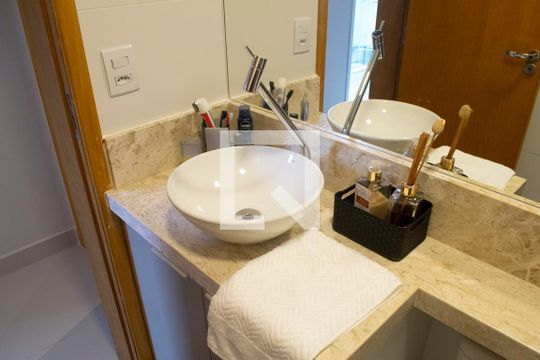 Banheiro de apartamento à venda com 1 quarto, 35m² em Vila Paulicéia, São Paulo