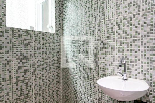 Banheiro da Suíte 2 de casa para alugar com 2 quartos, 55m² em Vila Esperança, São Paulo