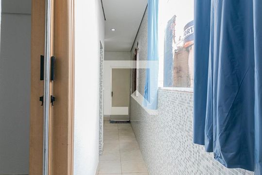 Corredor de casa para alugar com 2 quartos, 55m² em Vila Esperança, São Paulo