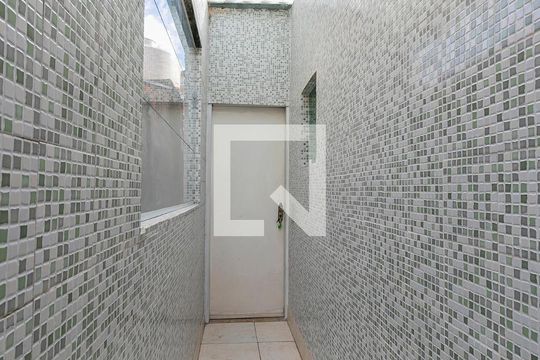 Corredor Externo de casa para alugar com 2 quartos, 55m² em Vila Esperança, São Paulo