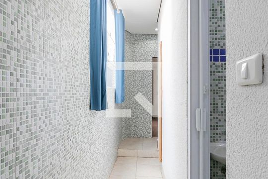 Corredor de casa para alugar com 2 quartos, 55m² em Vila Esperança, São Paulo