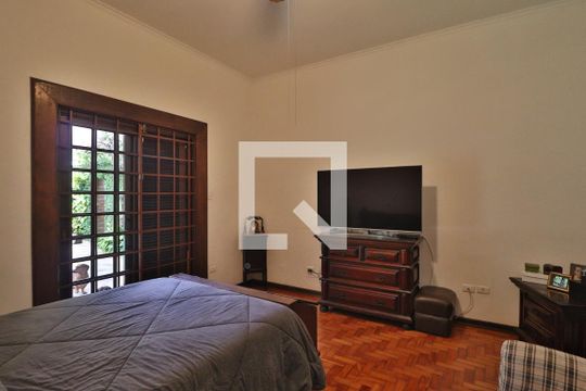Suíte  de casa à venda com 5 quartos, 600m² em Vila Madalena, São Paulo