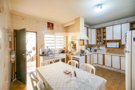 Cozinha de casa à venda com 4 quartos, 212m² em Vila Carrão, São Paulo