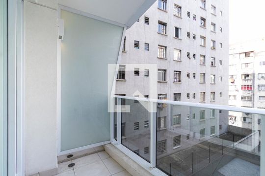 Varanda de kitnet/studio para alugar com 1 quarto, 23m² em Sé, São Paulo