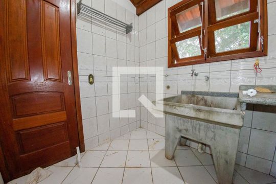 Área de serviço de casa para alugar com 3 quartos, 400m² em São João do Rio Vermelho, Florianópolis