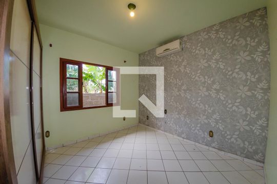 Suíte de casa para alugar com 3 quartos, 400m² em São João do Rio Vermelho, Florianópolis