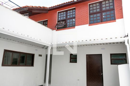 Quintal de casa para alugar com 4 quartos, 380m² em Jardim do Mar, São Bernardo do Campo