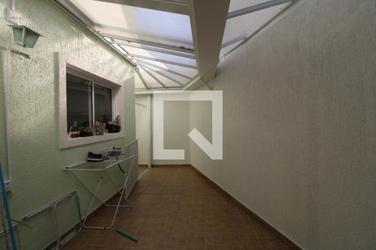 Quintal fundos da casa de casa à venda com 3 quartos, 170m² em Vila Marari, São Paulo