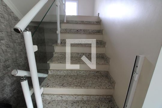 Escada de casa à venda com 3 quartos, 170m² em Vila Marari, São Paulo