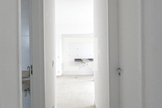 Corredor de apartamento à venda com 2 quartos, 60m² em Jardim Bom Clima, Guarulhos