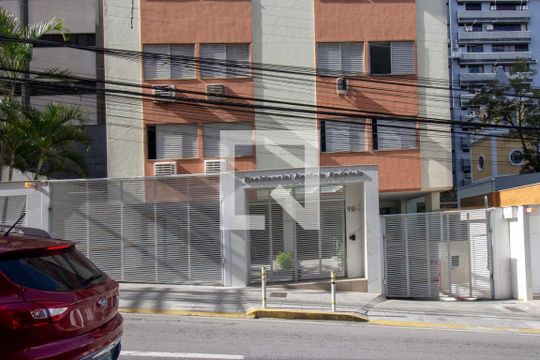 Fachada do Condomínio de apartamento para alugar com 2 quartos, 80m² em Centro, Florianópolis