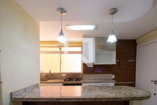 Cozinha de apartamento para alugar com 2 quartos, 80m² em Centro, Florianópolis