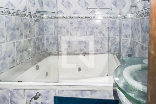 Banheiro de apartamento para alugar com 2 quartos, 59m² em São Sebastião, Porto Alegre