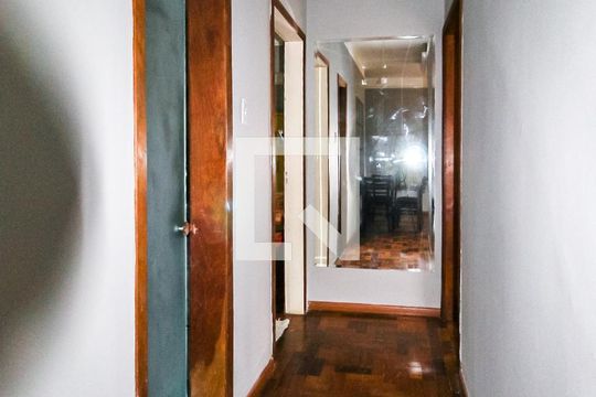 Corredor de apartamento para alugar com 2 quartos, 59m² em São Sebastião, Porto Alegre