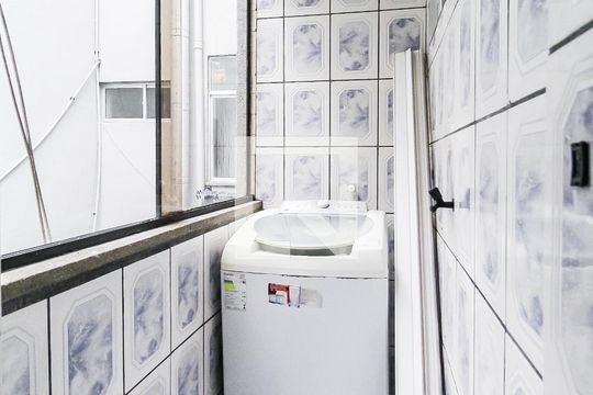 Área de serviço de apartamento para alugar com 2 quartos, 59m² em São Sebastião, Porto Alegre