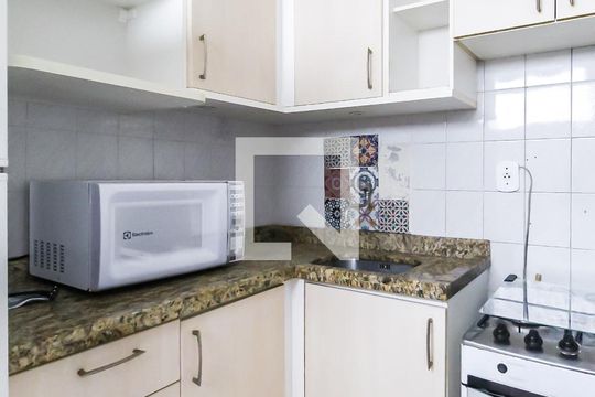 Cozinha de apartamento para alugar com 2 quartos, 59m² em São Sebastião, Porto Alegre