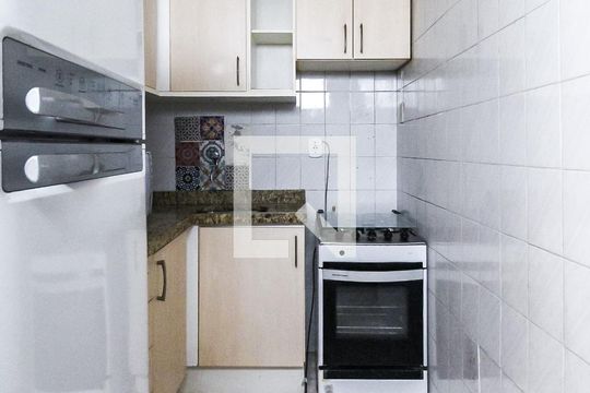 Cozinha de apartamento para alugar com 2 quartos, 59m² em São Sebastião, Porto Alegre