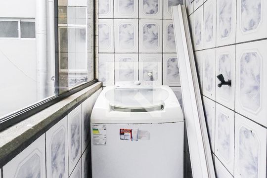 Área de serviço de apartamento para alugar com 2 quartos, 59m² em São Sebastião, Porto Alegre