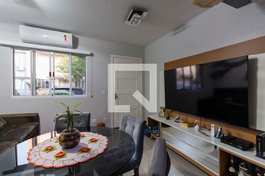 Sala  de casa de condomínio à venda com 3 quartos, 100m² em Humaitá, Porto Alegre