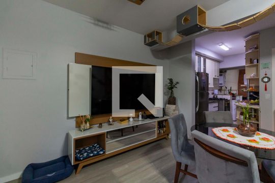 Sala de casa de condomínio à venda com 3 quartos, 100m² em Humaitá, Porto Alegre