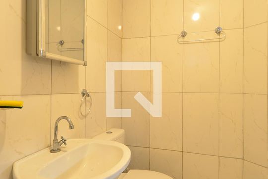 Banheiro de kitnet/studio para alugar com 1 quarto, 21m² em Chácara Inglesa, São Paulo