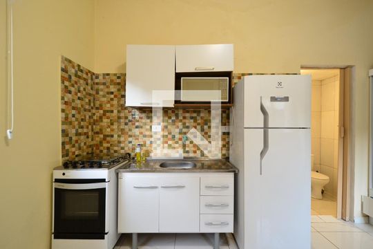 Sala/Cozinha de kitnet/studio para alugar com 1 quarto, 21m² em Chácara Inglesa, São Paulo