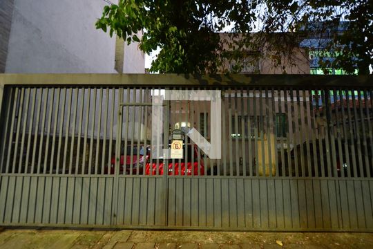 Fachada de kitnet/studio para alugar com 1 quarto, 21m² em Chácara Inglesa, São Paulo