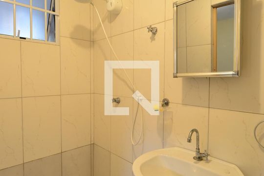 Banheiro de kitnet/studio para alugar com 1 quarto, 21m² em Chácara Inglesa, São Paulo