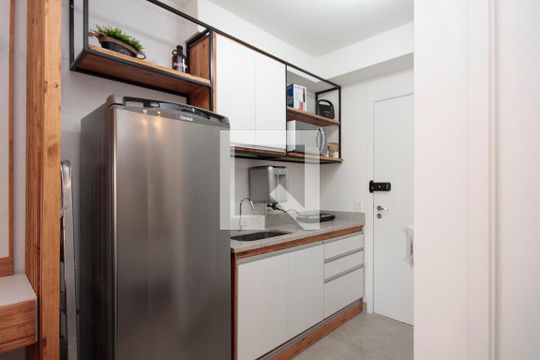Cozinha de kitnet/studio para alugar com 0 quarto, 24m² em Bela Vista, São Paulo
